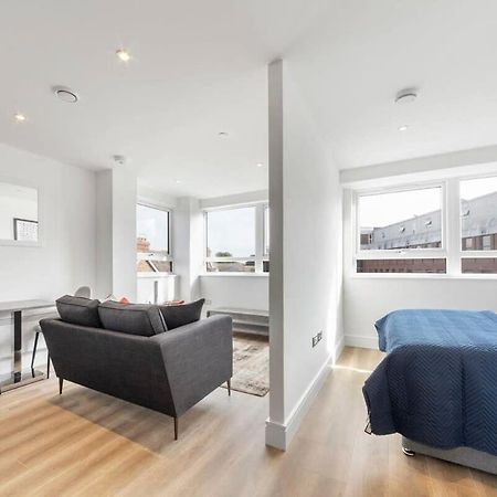 Bright Contemporary Studio In East Grinstead Eksteriør billede