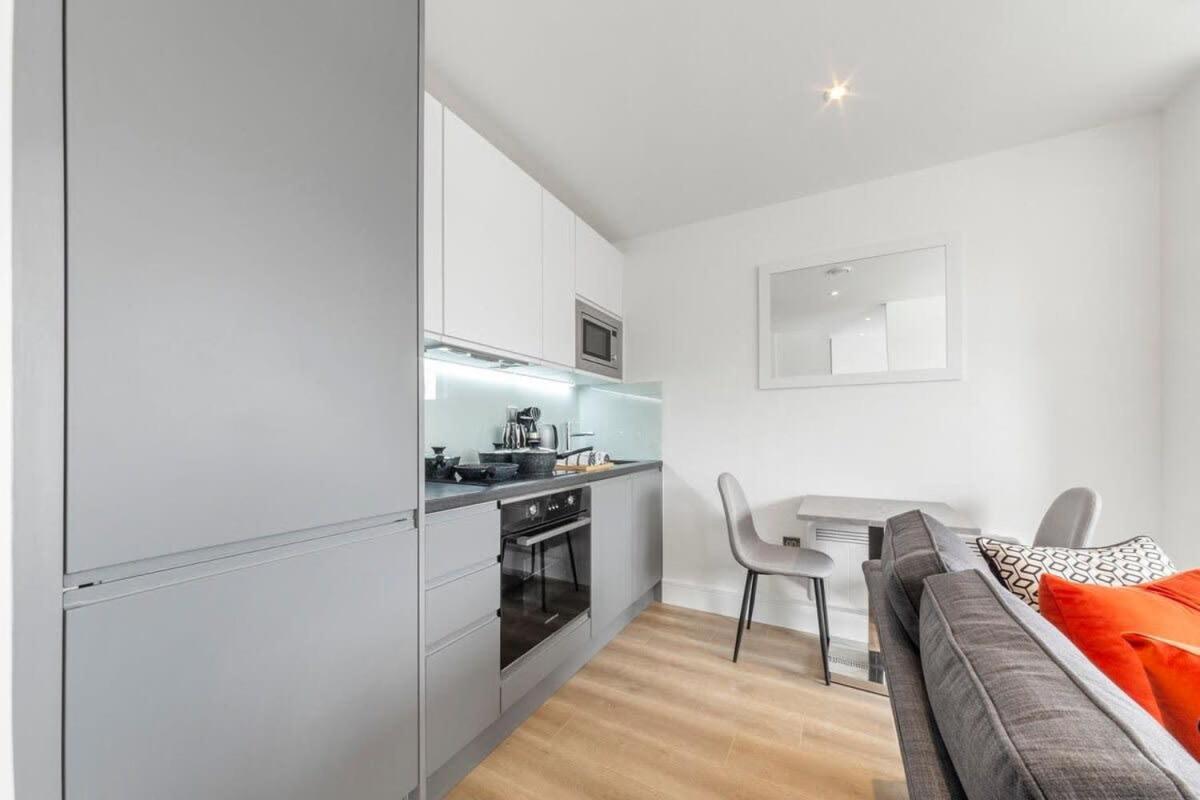 Bright Contemporary Studio In East Grinstead Eksteriør billede